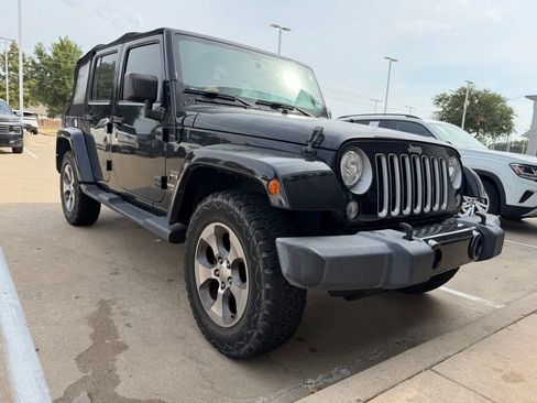 Used 2017 Jeep Wrangler Unlimited Sahara w/ Max Tow Package AWD/4WD image 8