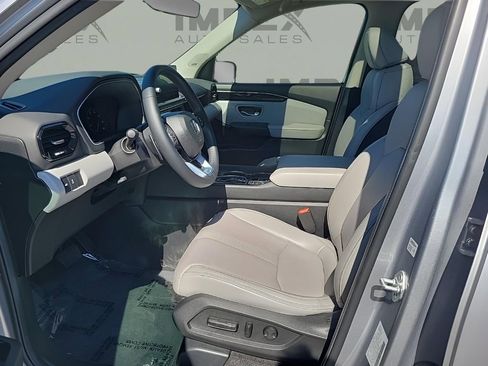 Used 2024 Honda Pilot Touring image 9