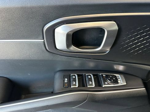 Certified 2025 Kia Sorento S w/ Panoramic Sunroof Package FWD image 11