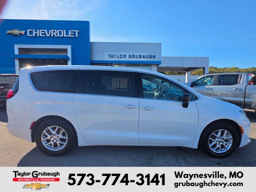 Used 2024 Chrysler Voyager LX FWD image 1