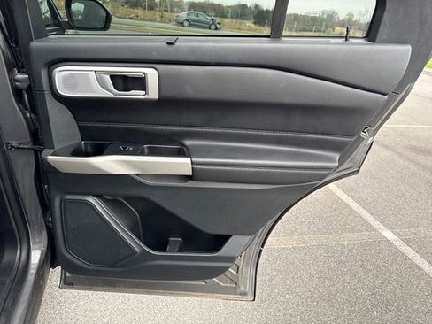 Used 2023 Ford Explorer Limited w/ Limited Technology Package image 17