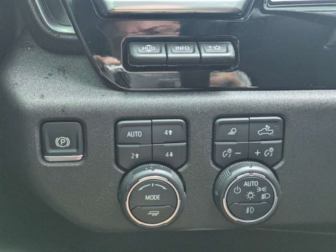 Used 2024 Chevrolet Silverado 2500 High Country w/ Technology Package AWD/4WD image 28