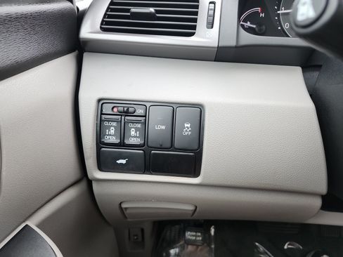 Used 2015 Honda Odyssey EX-L image 25