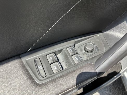 Used 2023 Volkswagen Tiguan SE FWD image 24