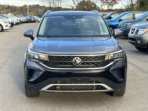 Used 2022 Volkswagen Taos SE w/ IQ.Drive SE Package image 8