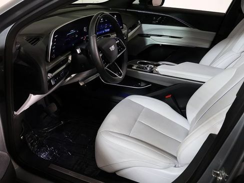Used 2024 Cadillac Lyriq Luxury AWD/4WD image 13