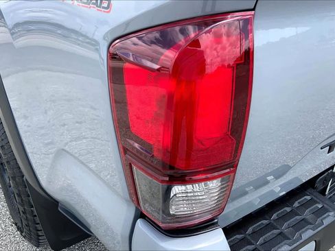 Used 2021 Toyota Tacoma TRD Off-Road w/ TRD Premium Off Road Package AWD/4WD image 28