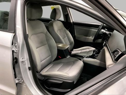 Used 2017 Hyundai Elantra SE FWD image 9