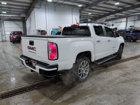 Used 2021 GMC Canyon Denali image 3