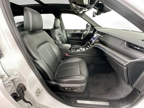 Used 2023 Jeep Grand Cherokee Overland image 31