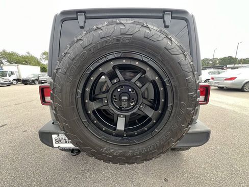 Used 2021 Jeep Wrangler Unlimited Sport image 29