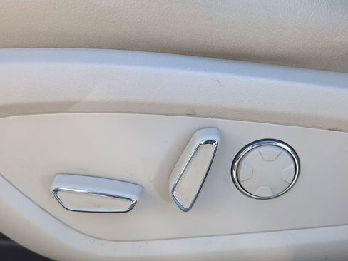 Used 2018 Lincoln MKC Premiere image 19