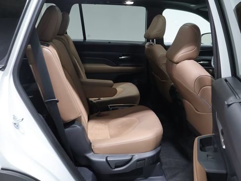 Used 2025 Toyota Grand Highlander AWD Hybrid image 22