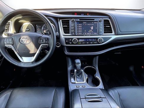 Used 2018 Toyota Highlander Limited image 16