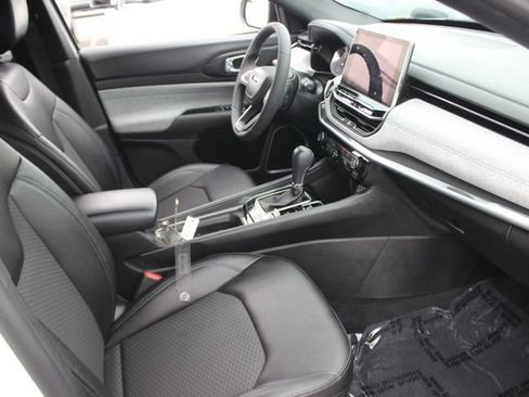 Used 2024 Jeep Compass Latitude AWD/4WD image 32