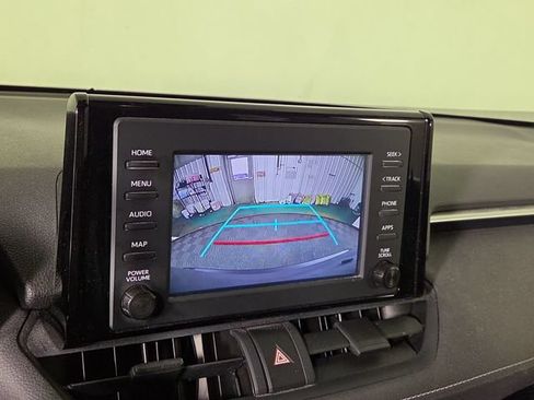 Used 2019 Toyota RAV4 LE w/ Carpet Mat Package AWD/4WD image 18