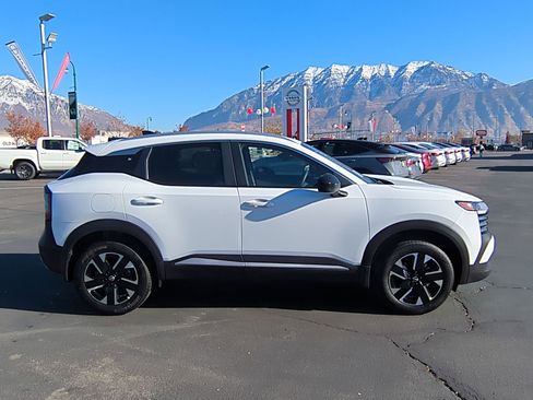 New 2026 Nissan Kicks SV image 2