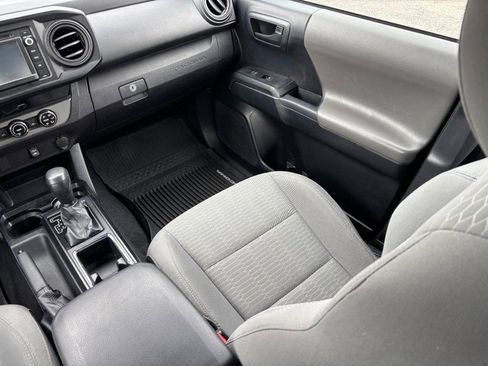 Used 2018 Toyota Tacoma SR image 15