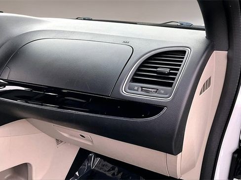 Used 2019 Dodge Grand Caravan SXT image 24