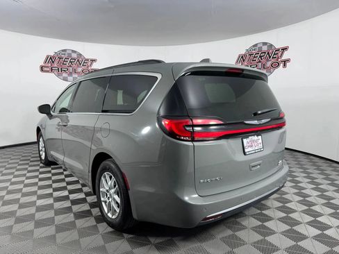 Used 2022 Chrysler Pacifica Touring-L FWD image 5