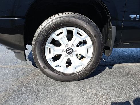 Used 2024 Nissan Titan SV w/ SV Convenience Package image 25