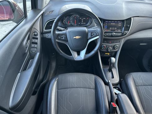Used 2022 Chevrolet Trax LT w/ LT Convenience Package AWD/4WD image 12