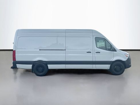 Used 2026 Mercedes-Benz Sprinter 2500 image 3