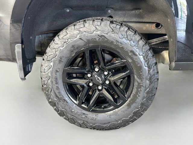 Used 2020 Chevrolet Silverado 1500 LT Trail Boss w/ Midnight Edition AWD/4WD image 36
