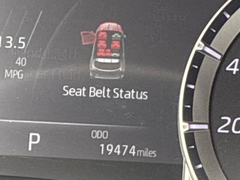 Used 2023 Toyota Highlander XLE image 16