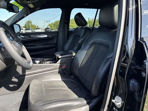 Used 2023 Jeep Grand Cherokee Altitude AWD/4WD image 22