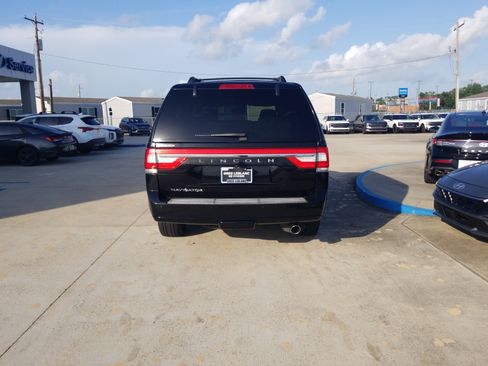 Used 2017 Lincoln Navigator Select RWD image 6
