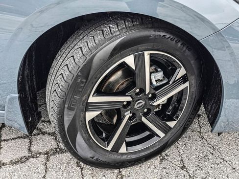 Used 2024 Nissan Sentra SV FWD image 7