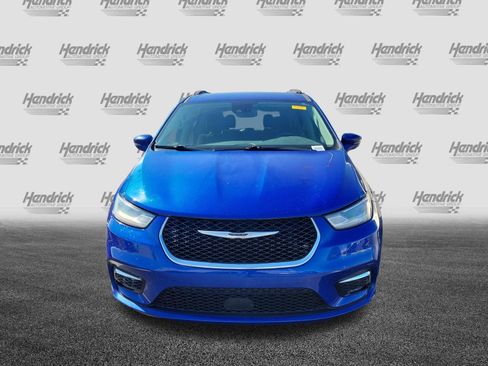 Used 2021 Chrysler Pacifica Touring image 3