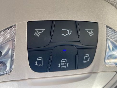 Used 2024 Chrysler Pacifica Touring-L image 21