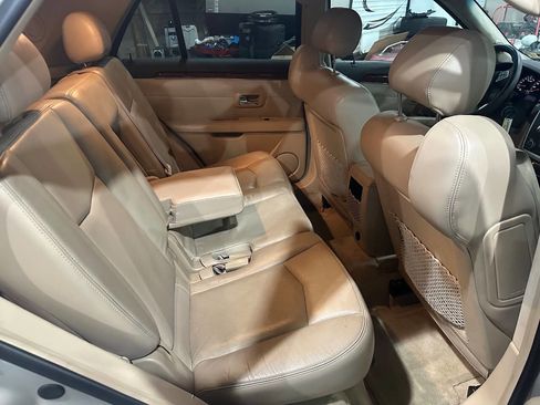 Used 2009 Cadillac SRX AWD w/ Third Row Seating Package image 12