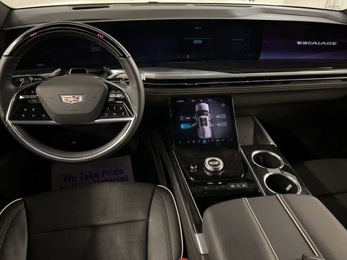 Used 2025 Cadillac Escalade ESV Sport w/ Touring Package AWD/4WD image 8
