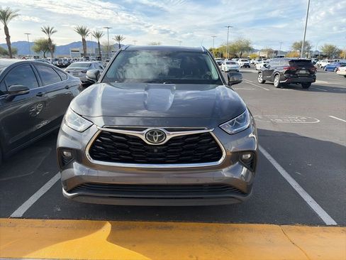 Used 2021 Toyota Highlander Limited image 2