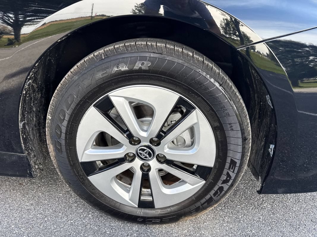 Used 2017 Toyota Prius Two w/ Carpet Mat Package FWD image 29