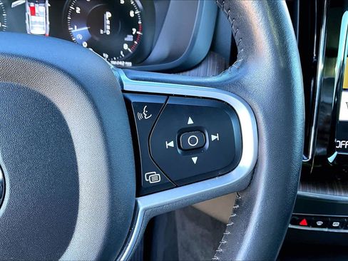 Used 2021 Volvo XC60 T5 Momentum image 14