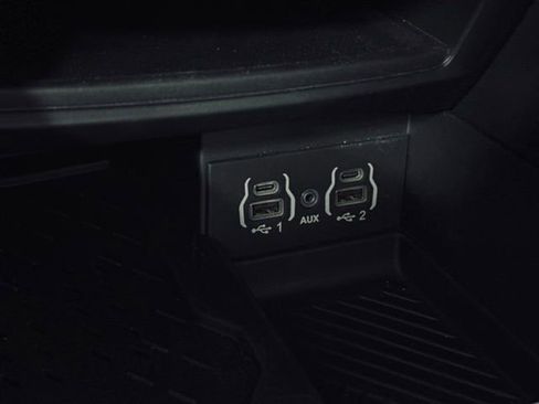 Certified 2025 Chrysler Pacifica Limited image 39