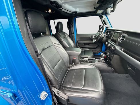 Used 2022 Jeep Wrangler Unlimited Sahara w/ Cold Weather Group image 33