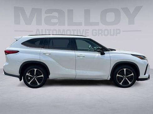 Used 2022 Toyota Highlander XSE AWD/4WD image 6