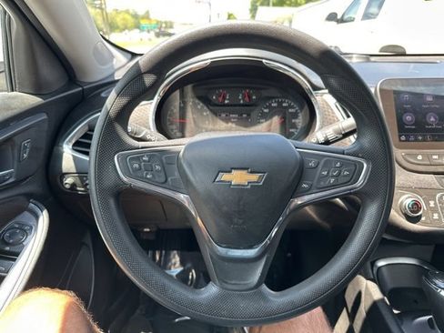 Used 2020 Chevrolet Malibu LT FWD image 21