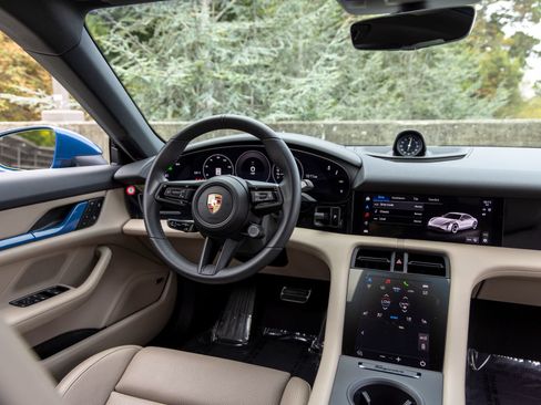 Certified 2025 Porsche Taycan AWD/4WD image 38