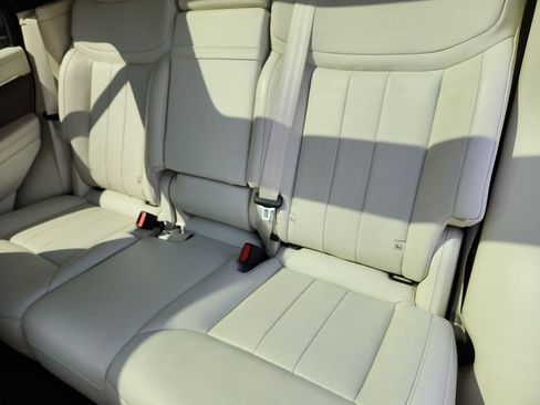 Certified 2025 Land Rover Range Rover SE AWD/4WD image 26