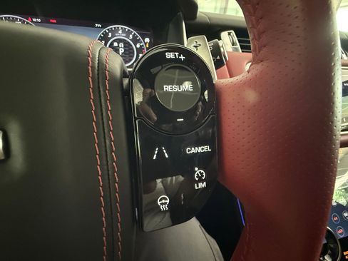 Used 2022 Land Rover Range Rover Sport SVR AWD/4WD image 17