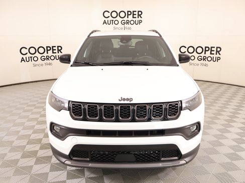Used 2026 Jeep Compass Latitude AWD/4WD image 9