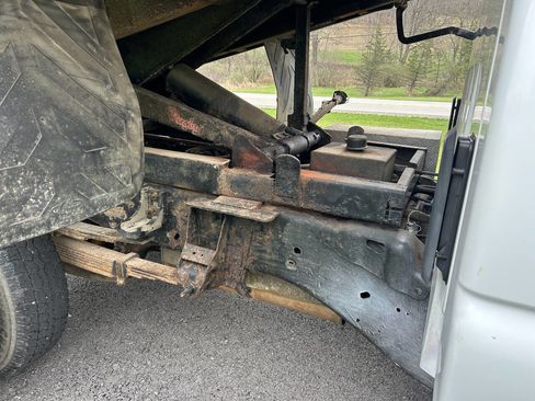 Used 2004 Chevrolet Silverado 3500 2WD Regular Cab image 21