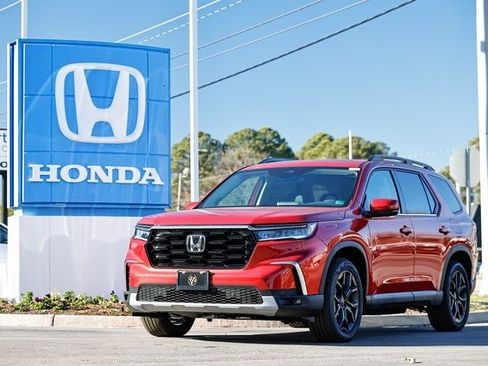 New 2025 Honda Pilot Touring image 1