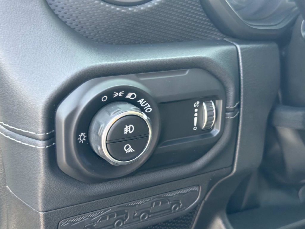Used 2024 Jeep Gladiator Rubicon w/ Technology Group AWD/4WD image 22
